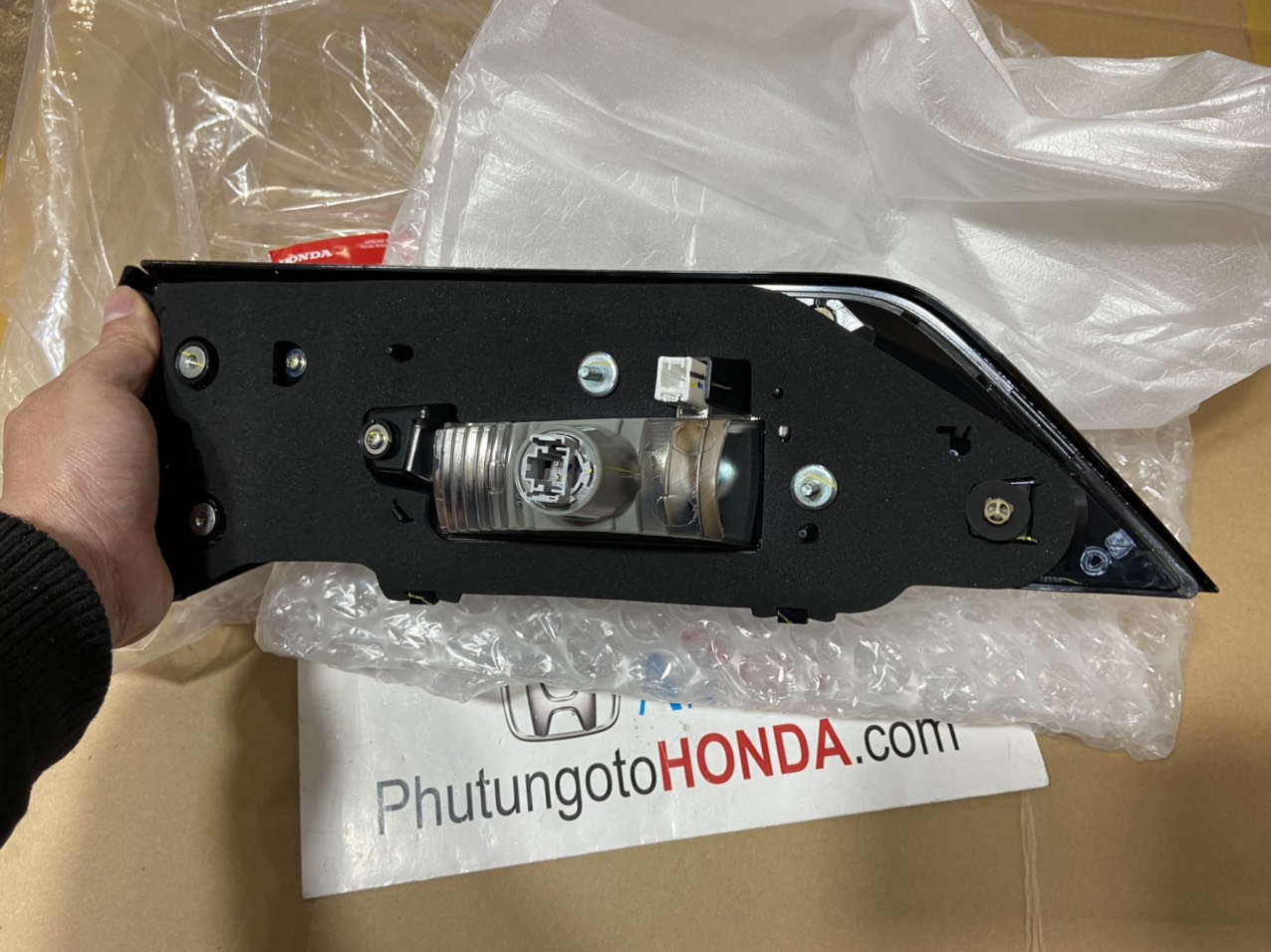Đèn lái sau miếng trong xe Honda CRV 2021-2022